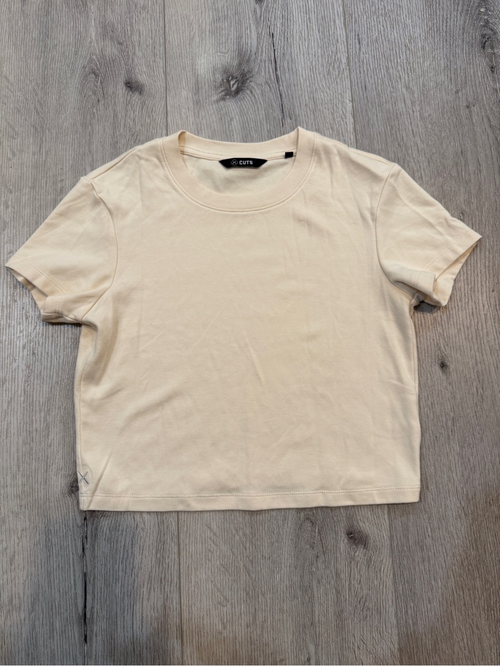 Cuts Clothing Ivory Short-Sleeve Tom Boy Crew Neck Crop Top Tee - Picture 2 of 3